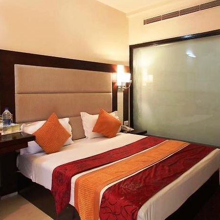 The Grand Hotel Bizzotel Gurgaon Exterior photo