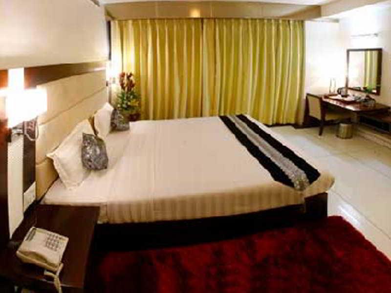 The Grand Hotel Bizzotel Gurgaon Exterior photo