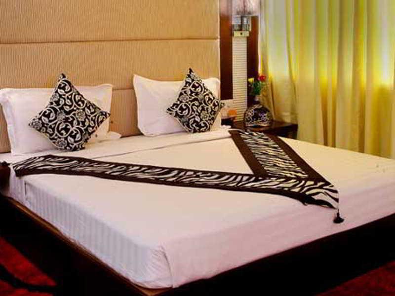 The Grand Hotel Bizzotel Gurgaon Exterior photo