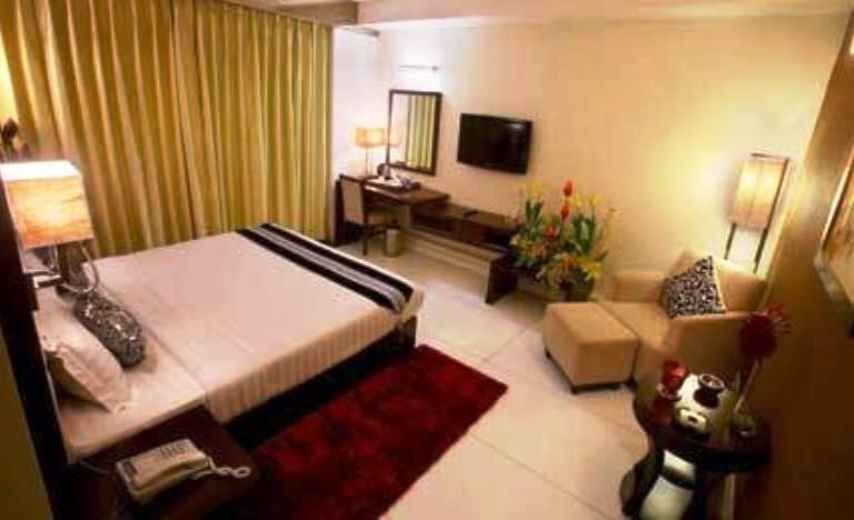 The Grand Hotel Bizzotel Gurgaon Exterior photo